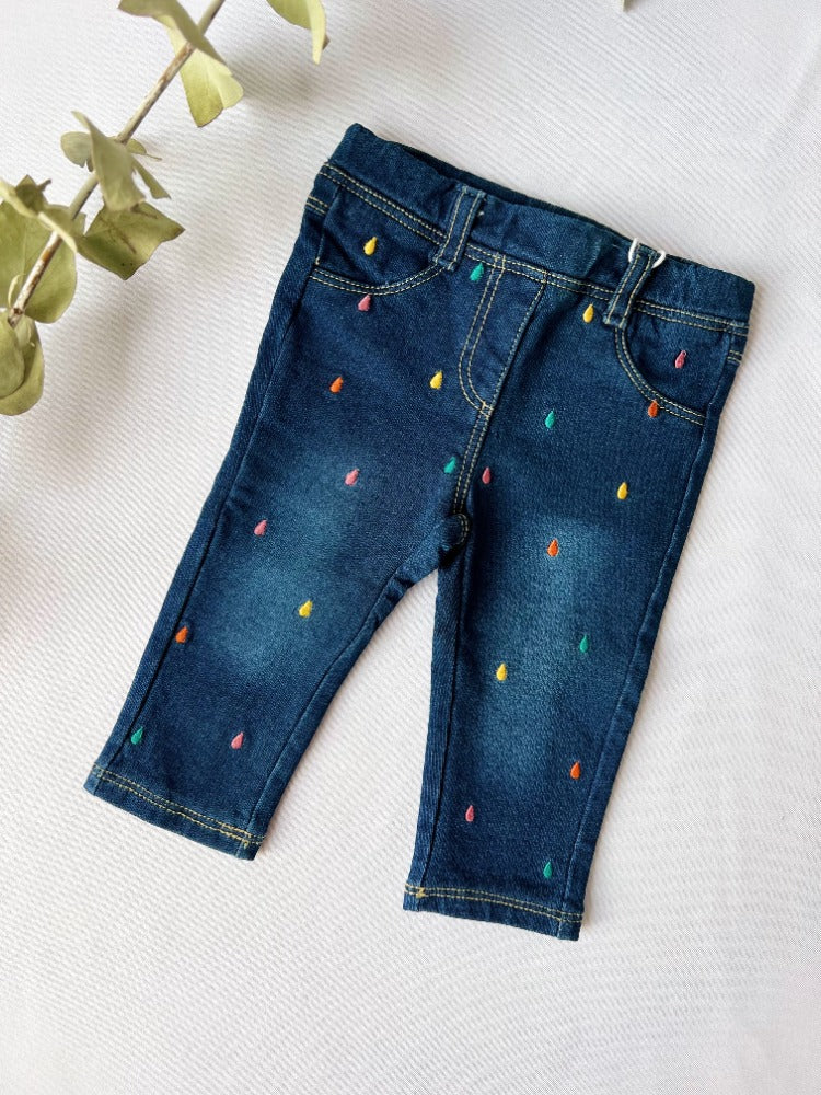 JEANS CON GOTITAS BORDADAS DE COLORES